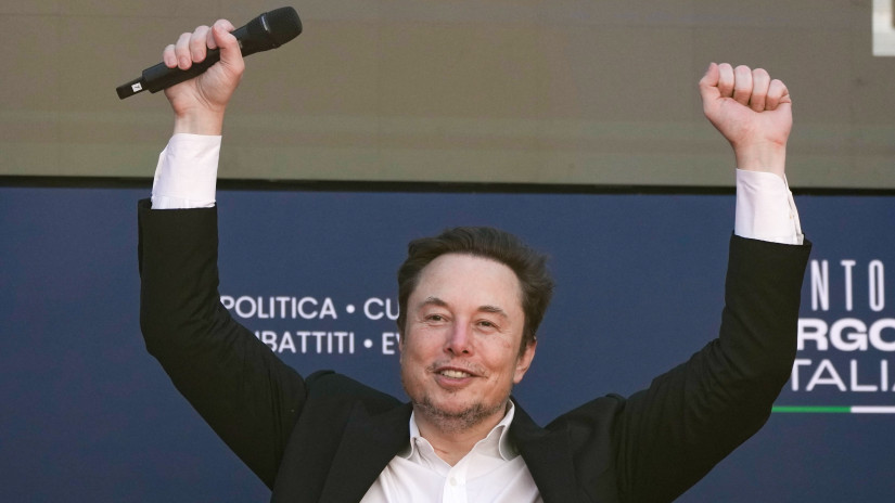 Új bizonyítékok: Elon Musk és a brit királyi család tagja is érintett az Epstein-ügyben?