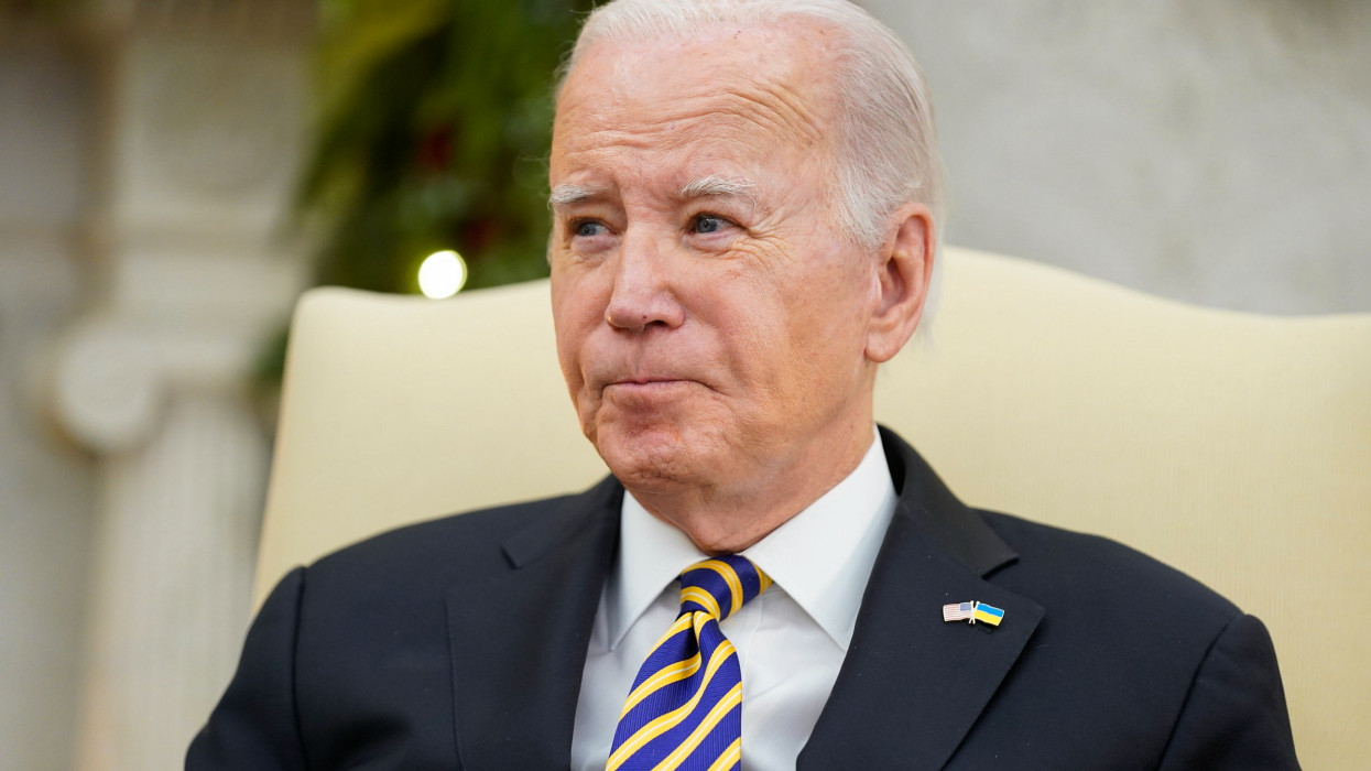 Washington, 2023. december 12.Joe Biden amerikai elnök az ukrán partnerével, Volodimir Zelenszkijjel tartott találkozón a washingtoni Fehér Ház Ovális irodájában 2023. december 12-én.MTI/AP/Evan Vucci