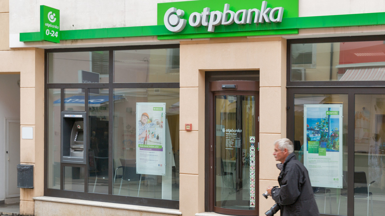 Óriási bejelentés az OTP-től: 20 év után eladják a legendás bankot