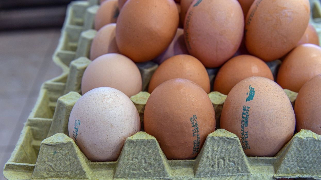Komoly változások a boltokban, piacokon: 2024-ben is horror drága lesz a tojás Magyarországon?
