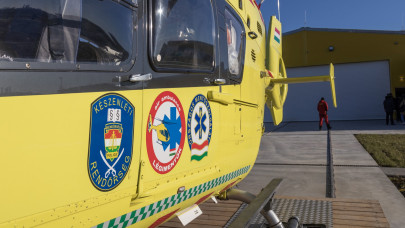 Brutális baleset történt Zsámbéknál: súlyos sérültek is vannak, mentőhelikopter érkezett