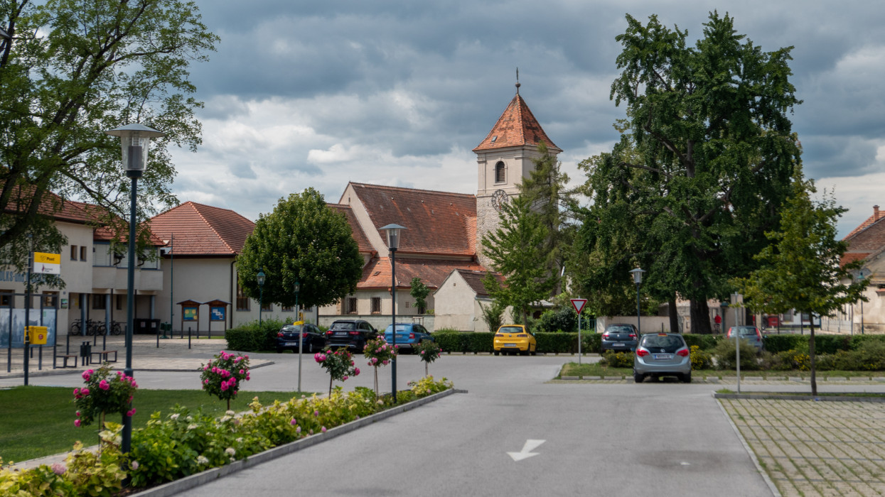 catholic church in Katzelsdorf, Wiener Neustadt, Lower Austria, Austria, Europe