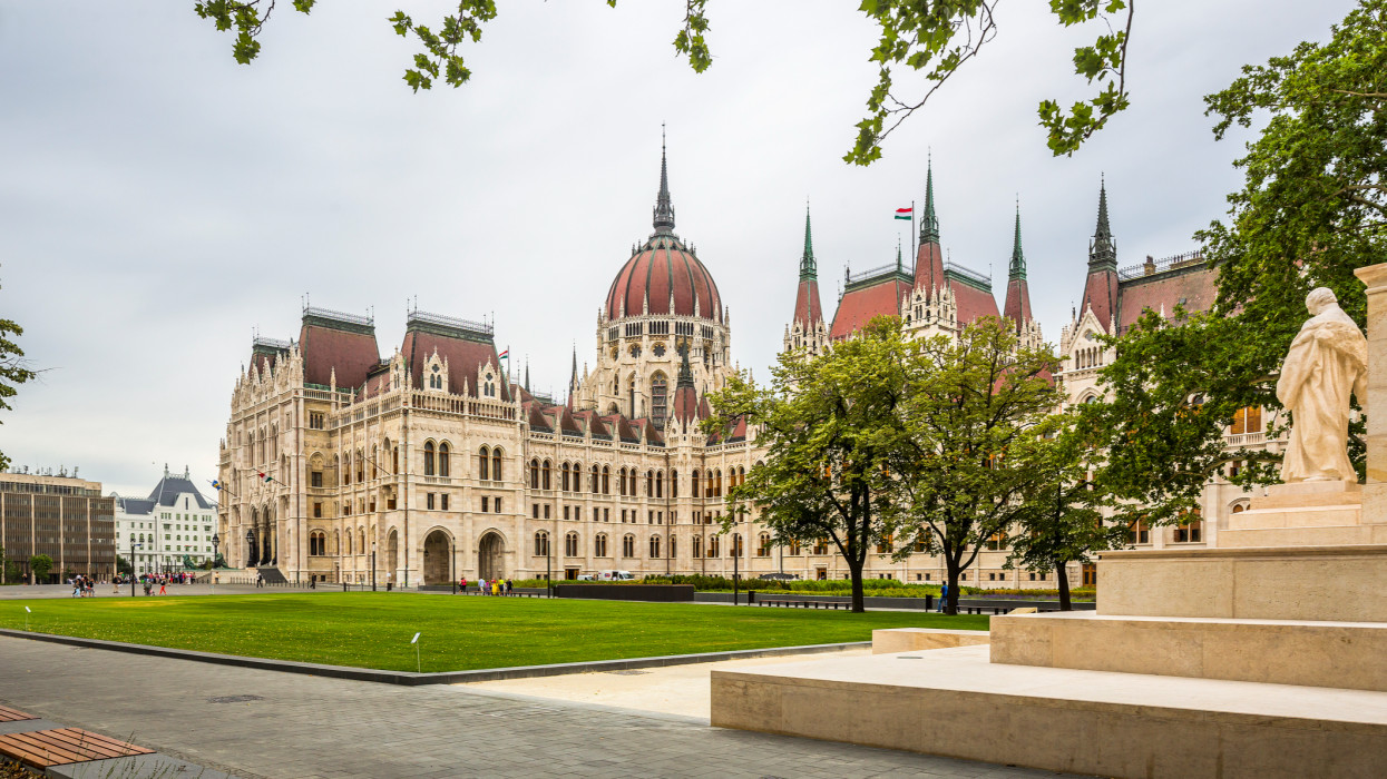 Elképesztő pénzeket zsebelnek be az állami vezetők: vagyonukról vallottak a magyar top politikusok