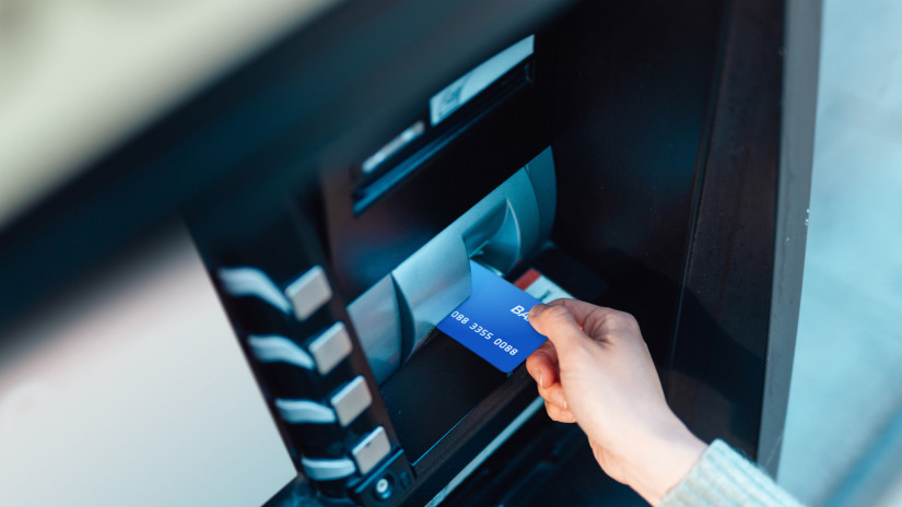 Fact check: Tényleg értesíti az ATM a rendőrséget, ha a PIN-kódunkat fordítva írjuk be?