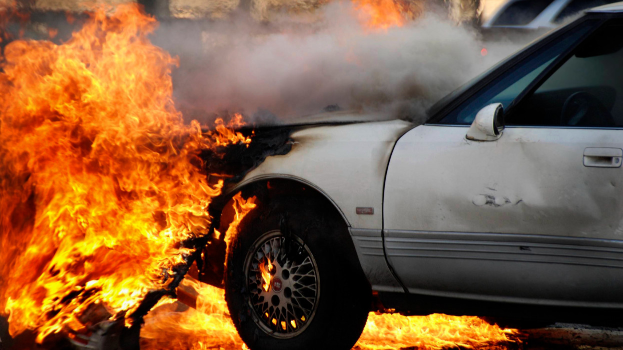 Perre megy a BMW ellen a magyar autós: kiégett a kocsija, többmilliós a kár