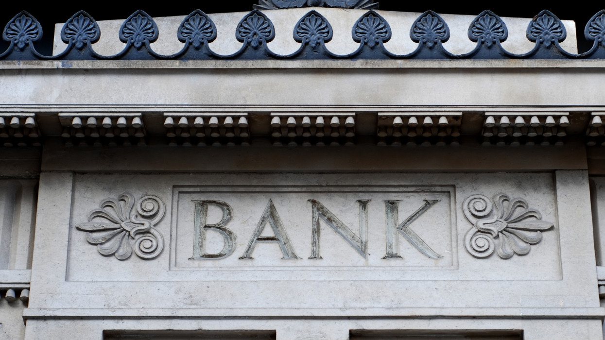 Indulhat a roham a bankokban: ilyen kedvező hitelekkel vadásszák most az ügyfeleket