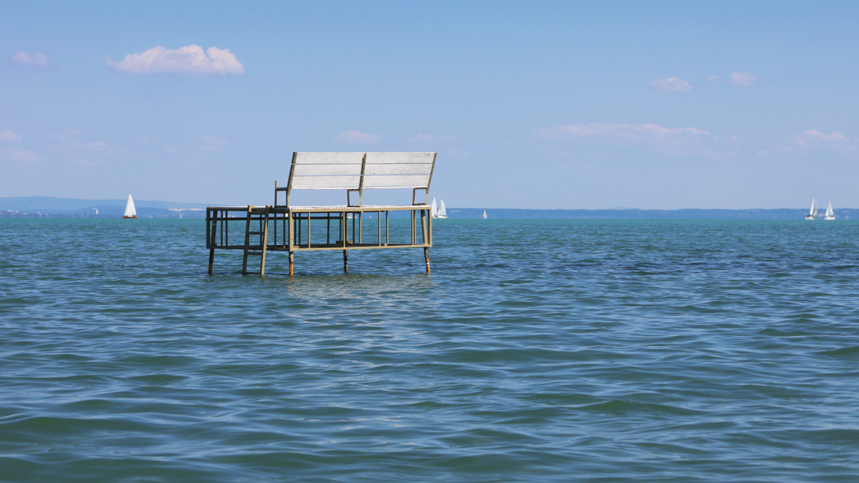 Senki sem érti, mi történik a Balaton vizével: ilyenre régen volt példa a magyar tengernél