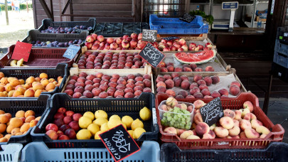 Sokkoló árak jöhetnek a piacokon, boltokban: durván megdrágulhatnak a magyarok kedvenc gyümölcsei