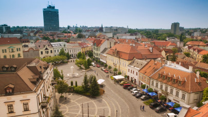 Újra kígyóznak a sorok a magyar bankokban: mégis, mi történik a lakáshitelekkel?