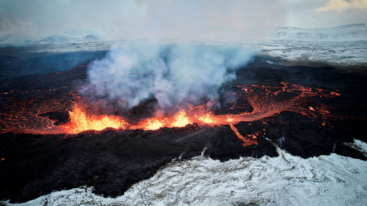 Újabb vulkánkitörés volt a magyarok egyik kedvenc üdülőhelyén: rendkívüli állapotot hirdettek