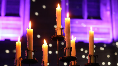Ma éjjel a fényé és a sötétségé, a tűzé és a vízé a főszerep: ez az évszázados húsvéti hagyomány