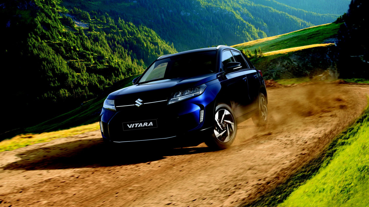 Teljesen megújul Magyarország egyik kedvenc autója: így néz ki a 2024-es Suzuki Vitara + fotók