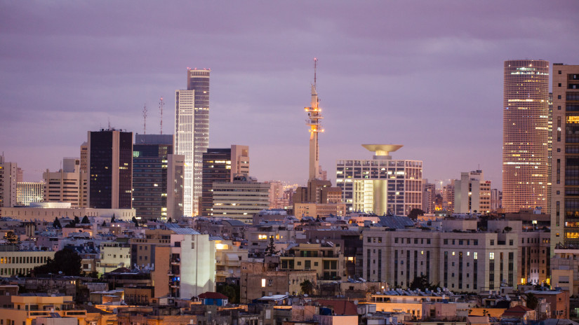 Izrael-Irán háború 2026: óvóhelyeken várnak a Közel-Keleten lévő magyarok, több mint ezren kértek már segítséget - Most extra mobilnetet is kapnak