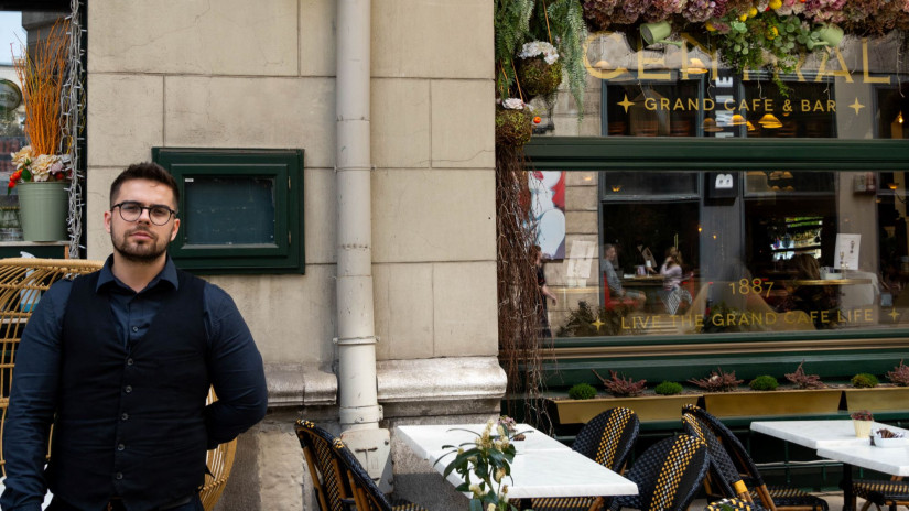 Legendás kávéház nyitott újra Budapesten: ennyiért ehetsz-ihatsz a főváros szívében