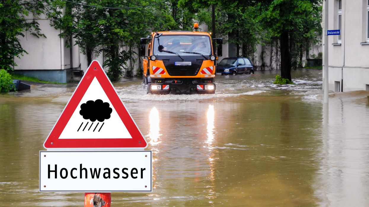 Áradás, esőzés Németországban: villámcsapás miatt többen életveszélyesen megsérültek