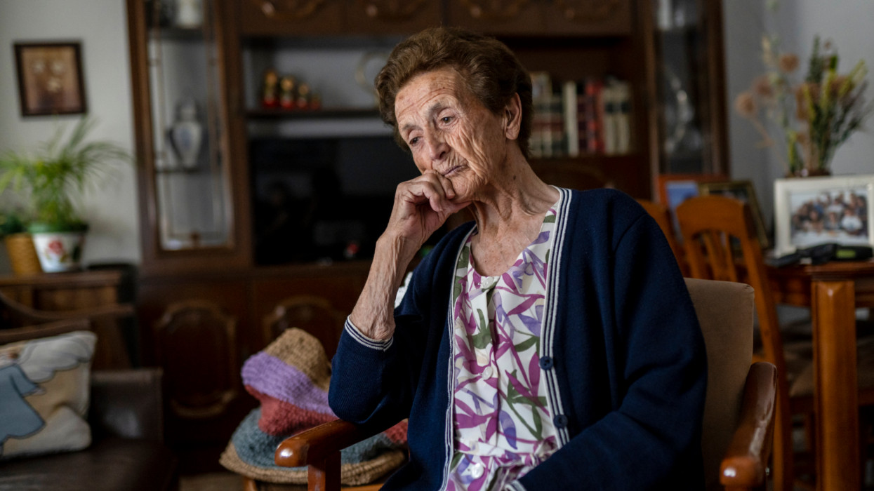 Súlyos terhet kaptak a nyakukba az idősek: erre rengeteg magyarnak rámehet a háza, lakása