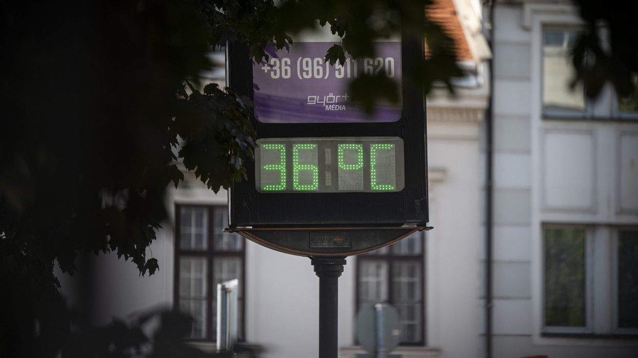 Riadót fújt a HungaroMet, kegyetlen meleggel tetőzhet a kánikula szombaton: láthatáron az enyhülés?