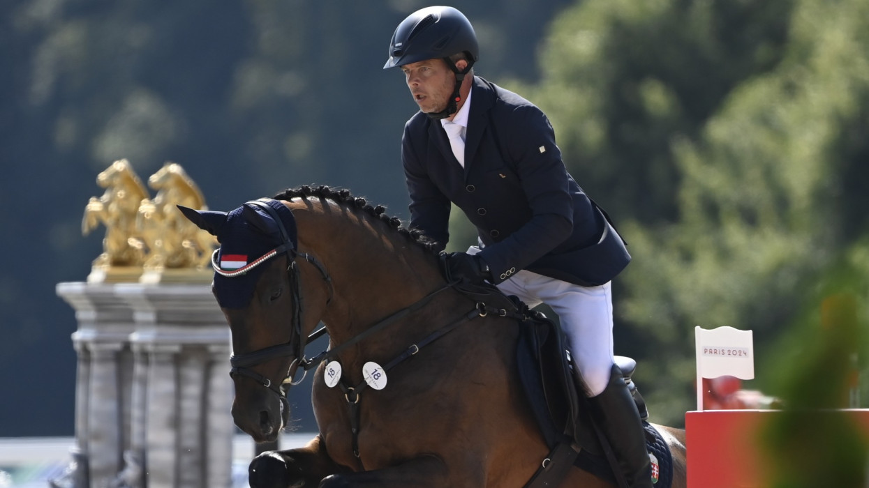 Történelmi magyar lovas siker jöhet össze a párizsi olimpián? Még az éremcsatára is esélyes Kaizinger Balázs