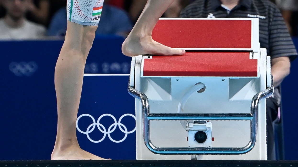 Olimpia 2024: Bejutott a legjobb 16 közé 100 m pillangón Milák Kristóf és Kós Hubert