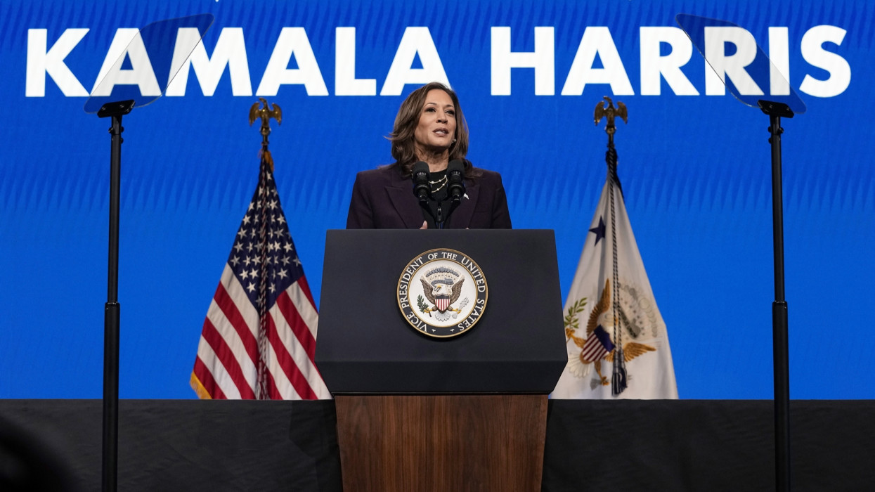 Houston, 2024. július 25.Kamala Harris amerikai alelnök, a Demokrata Párt nem hivatalos elnökjelöltje beszél az Amerikai Tanárok Szövetségének 88. országos gyûlésén Houstonban 2024. július 25-én. Az elnökválasztást november 5-én tartják az Egyesült Államokban.MTI/AP/Tony Gutierrez