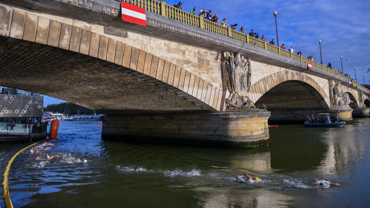 Újabb három nyíltvízi úszó is beteg lett az &quot;elfogadható&quot; minőségű Szajnától