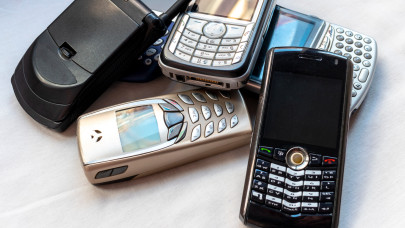 Ezek a régi mobilok aranyat érnek most a használt piacon: bármelyik magyar polcán ott lapulhat egy