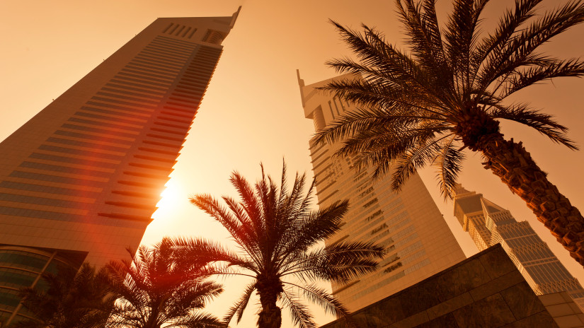 Tűz ütött ki a dubaji repülőtéren dróntámadás után: leállították a járatokat