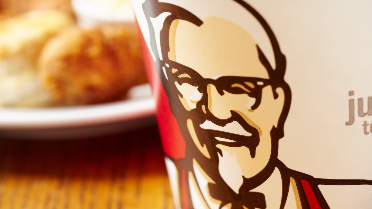 Stamford, CT, USA, 2011. július 26. A KFC-t Harland Sanders alapította, és székhelye az Egyesült Államokban, a Kentucky állambeli Louisville-ben található.