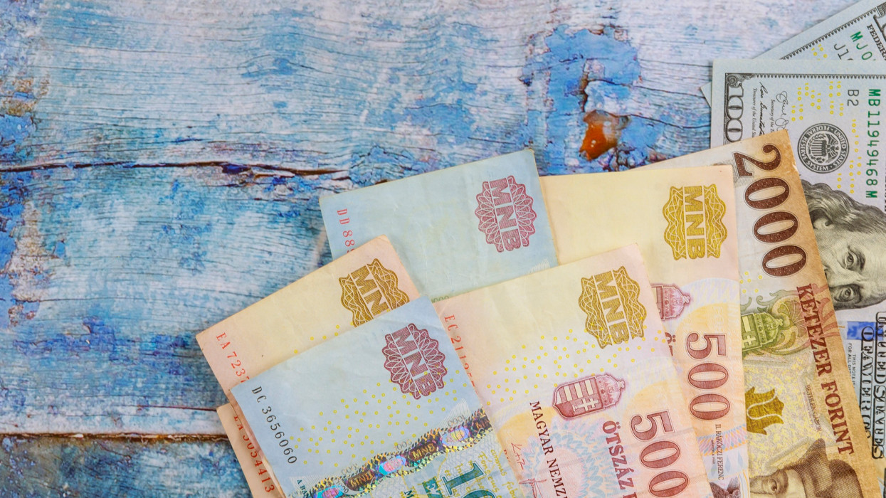 Devizapiac: erősödött kissé szombat reggelre a forint