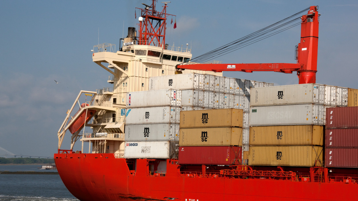 Lebénult Európa kereskedelmi ütőere: kongatják a vészharangot, ebből még óriási baj lehet