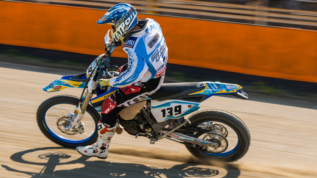 Szenzáció Visontán: ez a 14 éves magyar zseni robbantotta fel a Supermoto-vb-t