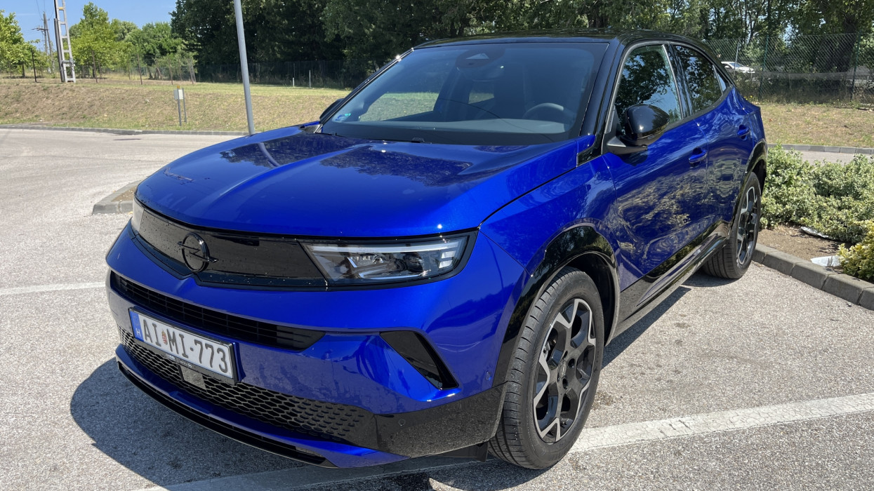 Teszten az Opel meglepően takarékos népautója: egészpályás letámadást indított az új Mokka