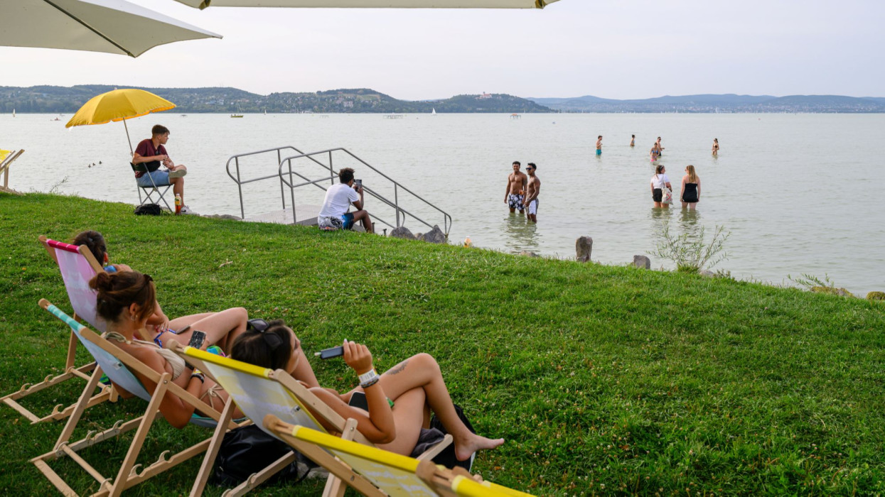Tényleg üres idén nyáron a Balaton, vagy csak megy a pánikkeltés? Megnéztük, mi az igazság