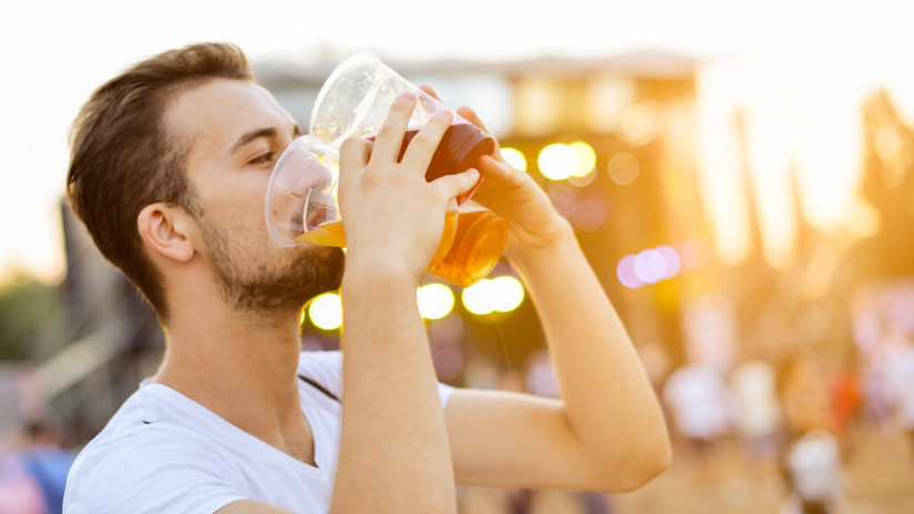 Őrült árak a 2025-ös Sziget fesztiválon: 1730 a sör, 2690 egy szelet pizza, 12 ezer egy hamburger