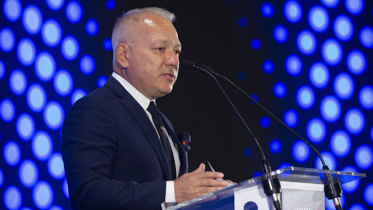Eladó Balogh Levente luxusvillája: ennyiért hirdeti fényűző otthonát a Szentkirályi-vezér