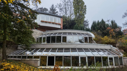 Gazdátlanul rohad le a magyar csúcsmilliárdos luxusvillája: kutyának sem kell, pedig csak a telek százmilliókat ér