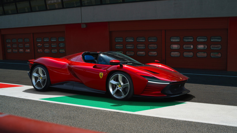 Szintet lépett a magyar elit, valaki vett egy 800 milliós Ferrarit: ezek a legkapósabb luxusautók