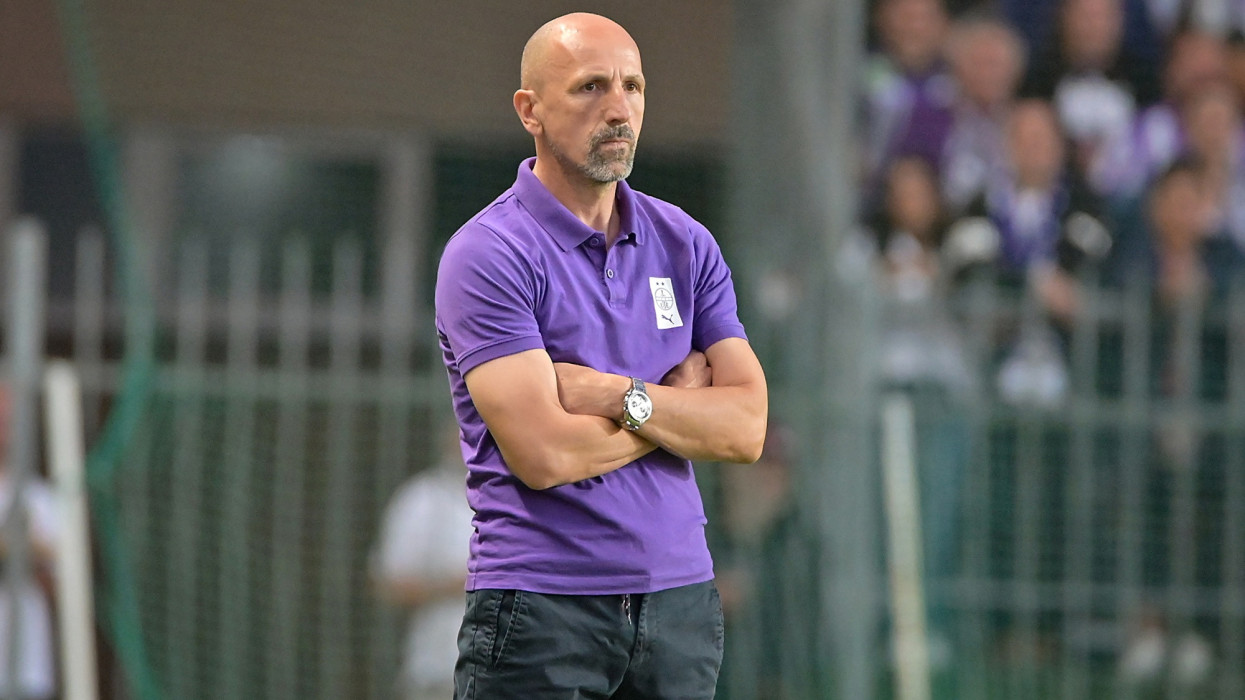 Győr, 2025. augusztus 3.Damir Krznar, az Újpest vezetőedzője a labdarúgó Fizz Liga 2. fordulójában játszott ETO FC - Újpest FC mérkőzésen a győri ETO Stadionban 2025. augusztus 3-án.MTI/Krizsán Csaba