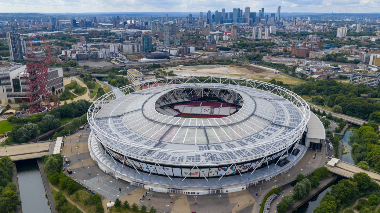 Máris jön az első kirúgott edző Angliában? Elfogyott a türelem Londonban, ultimátum következik