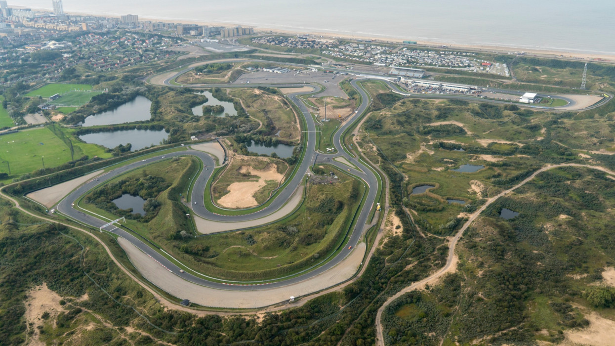 A Zandvoort versenypálya egy gyorsulási pálya a holland dűnék között, a Noordzee tengerparton. A pálya 2020 májusától kezdve a Forma-1-es nagydíjnak ad otthont.