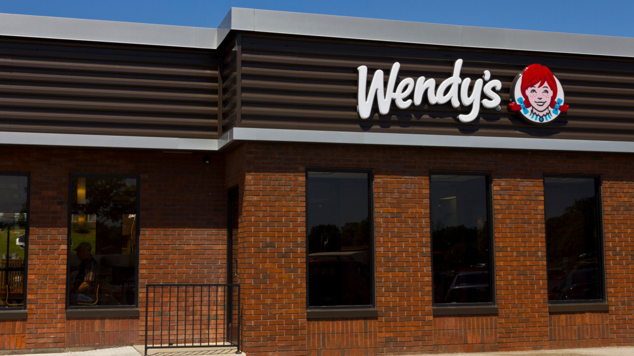 Egy rakás amerikai gyorsétteremlánc készül tarolni Magyarországon: pizzázók és a Wendys is a listán