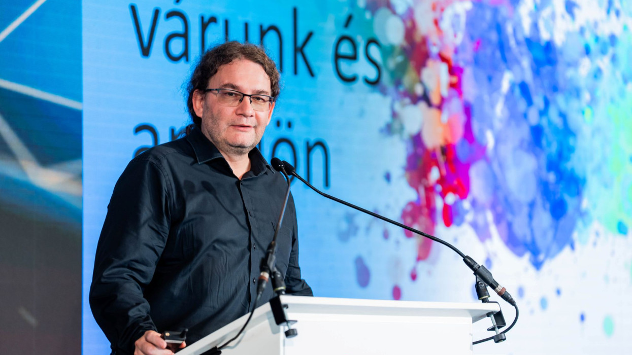 Rb Árpád a Portfolio Sustainable World 2025 konferencián 2025. szeptember 4-én.