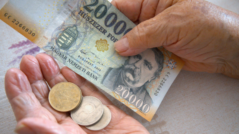 Nyugdíjemelés 2025 november: itt a számítás, pontosan mekkora összeg érkezhet a nyugdíjon felül