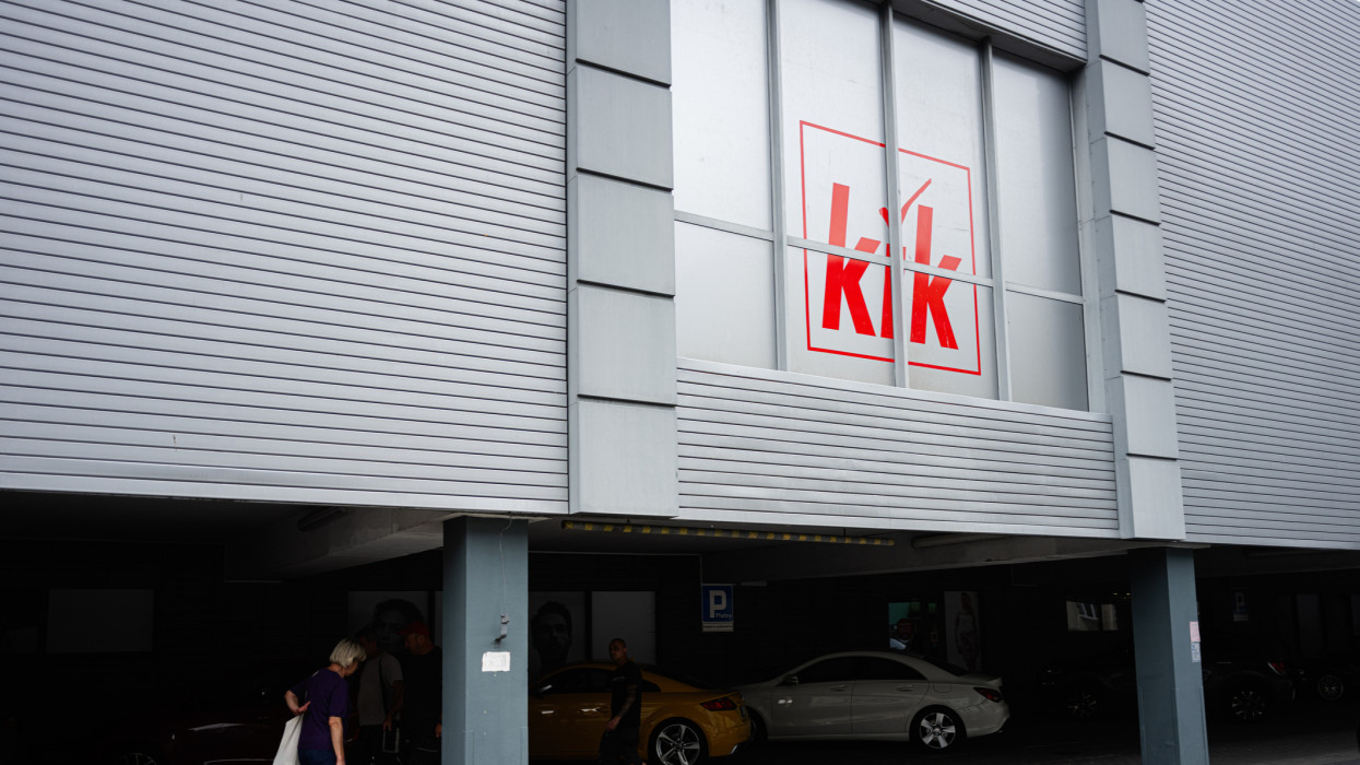 Most érkezett! Rengeteg boltját zárja be a Kik: nagy bajba került az üzletlánc