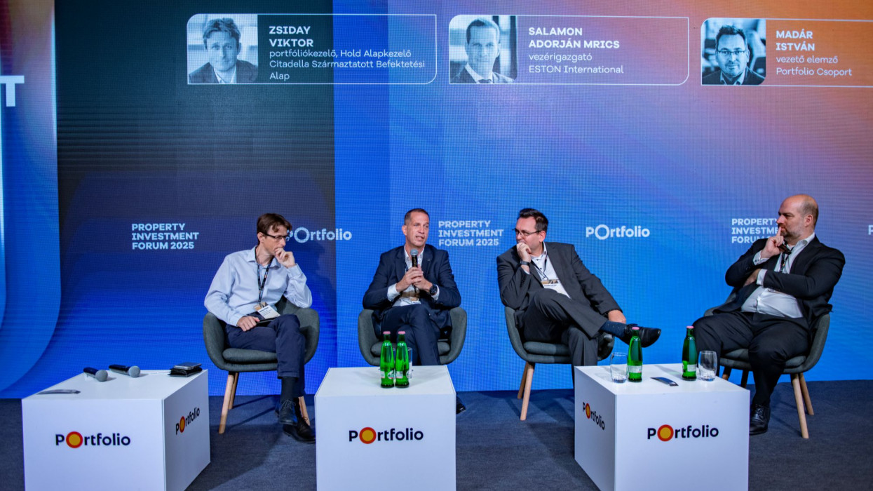 Zsiday Viktor, a Hold Alapkezelő, a Citadella Származtatott Befektetési Alap portfóliókezelője,  Salamon Adorján, MRICS, az ESTON International vezérigazgatója, Madár István, a Portfolio vezető elemzője a Portfolio Property Investment