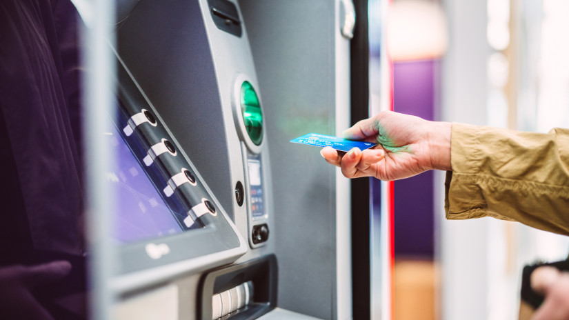 Bicskanyitogató ATM-trükkel verik át a magyarokat is: ezért nézd meg jól, mit ír ki, ha bedugod a kártyád