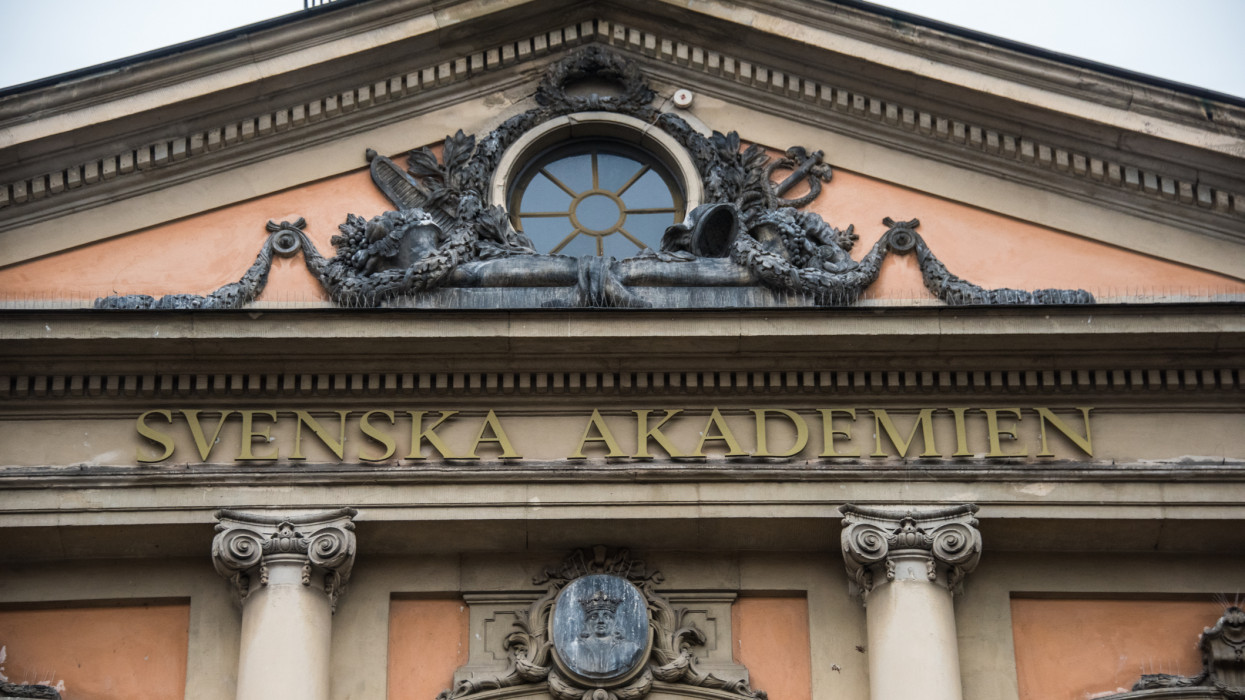 Irodalmi Nobel-díj 2025: idén újra magyar lehet a kitüntetett - több száz milliót zsebelhet be vele