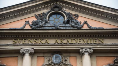 Irodalmi Nobel-díj 2025: idén újra magyar lehet a kitüntetett – több száz milliót zsebelhet be vele