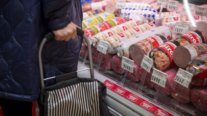 Magyaros végkifejlet az ország első személyzet nélküli boltjában: annyit loptak, hogy biztonsági őrt kellett felvenni