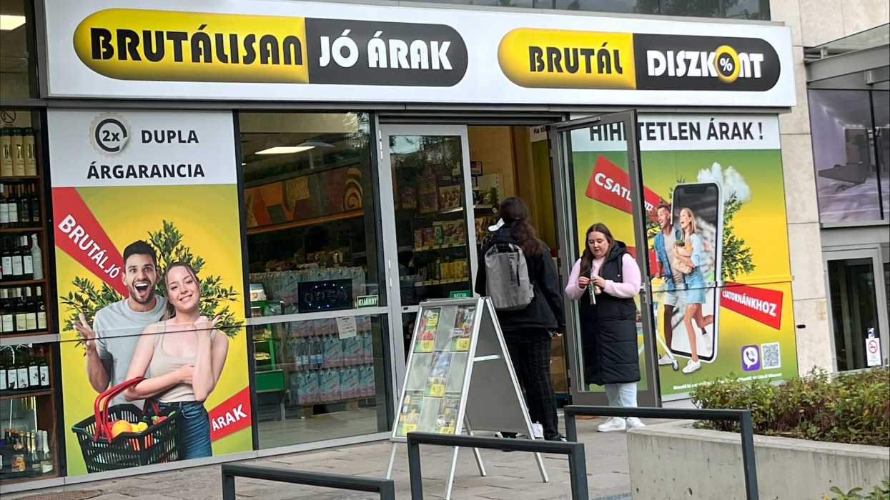 Brutál diszkont terjeszkedik Pesten: sorra nyitják fű alatt a boltokat - kihívót kap az Aldi, Lidl, Penny?